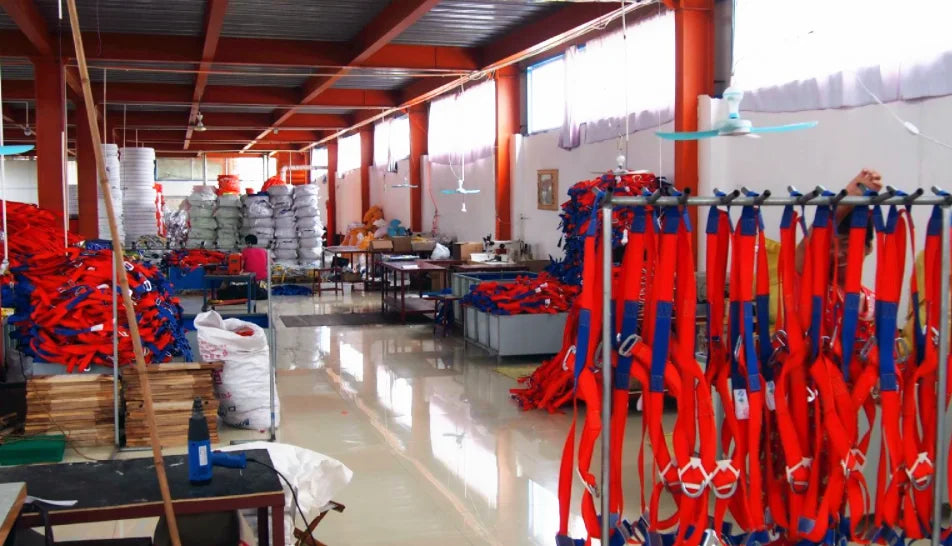 Factory-Priced Retractable Fall Arrester Anti-Fall Safety Device Made Of Durable Polyester And Nylon Fall Protection Equipment